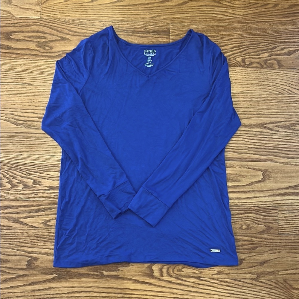 Jones New York Navy Blue V-Neck Top!